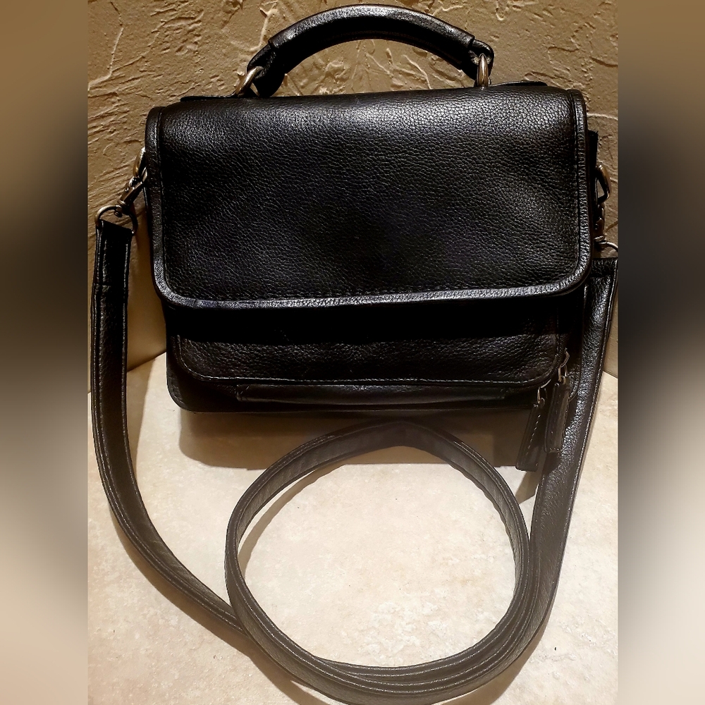 Elegant "East West" London New York Black Leather Handbag/CrossBody Bag 8"W 7"H